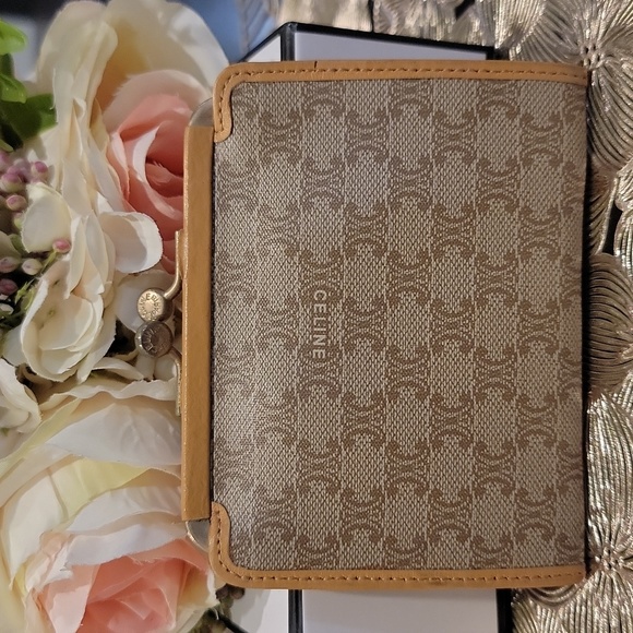 Authentic Celine kisslock wallet - Picture 2 of 8